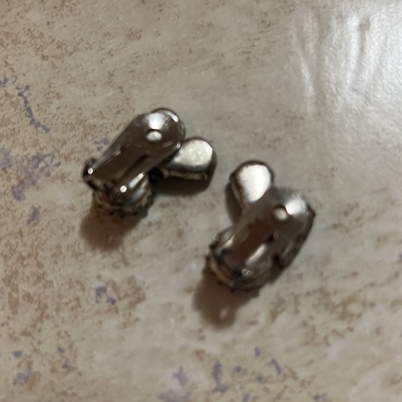 Vintage Aurora Borealis Rhinestone Clip On Earrings - Picture 3 of 6